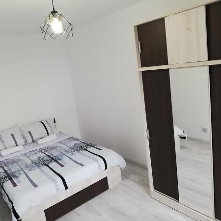Apartament Brezoi Apartment Ngoại thất bức ảnh